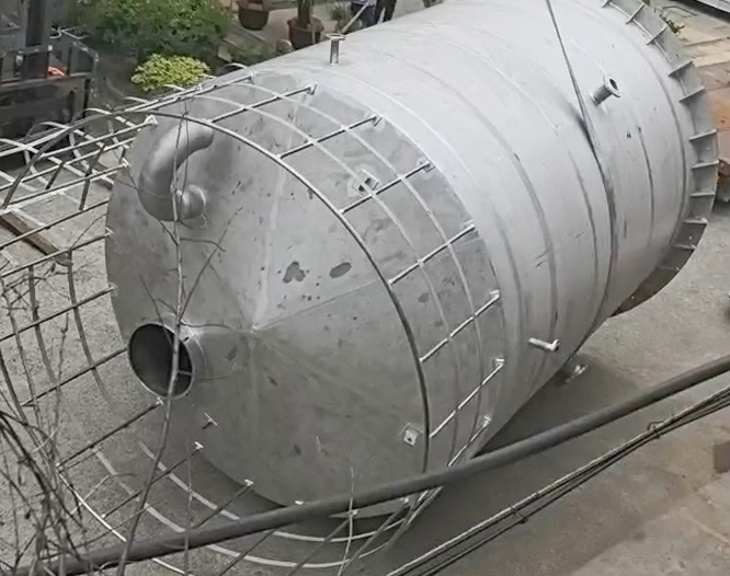 1757923447228696.jpg 不銹鋼氨水罐.jpg